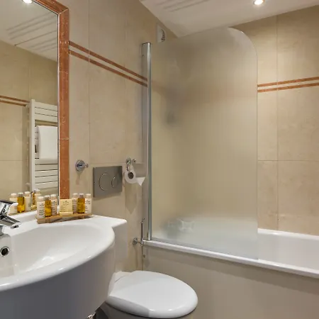 Hotel Araucaria & 4*