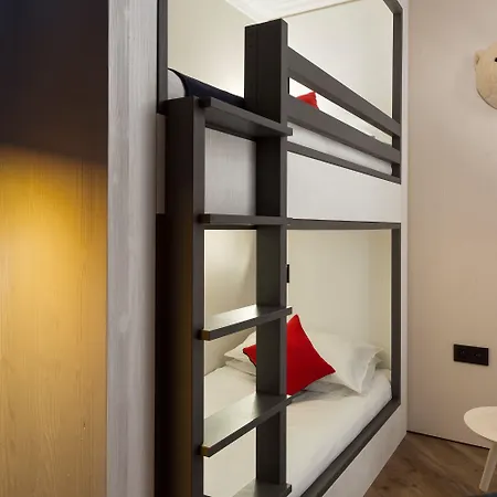 Hotel Araucaria & 4*