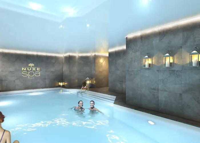 Hotel Araucaria & 4*