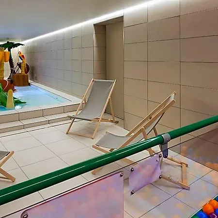 Araucaria & 4*
